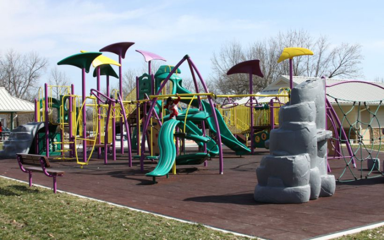 Másodfokú égési sérülései lettek egy kislánynak a forró csúszdától