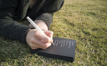 Figyelem! Könyvpályázat pályakezdő költőknek