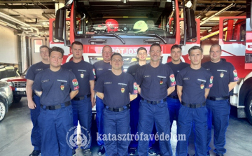 Tíz újonc tűzoltó állt szolgálatba