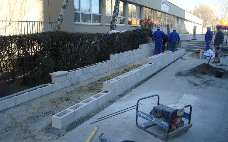 Rámpa épül az akadálytalan közlekedés érdekében