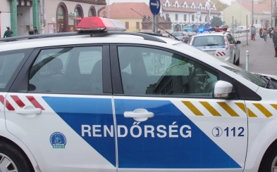 Félpályás útzár a 85-ösön