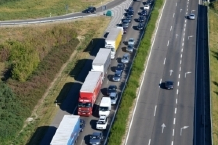 Teljes útlezárás baleset miatt a 81-es számú főúton