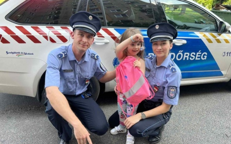 Rendhagyó születésnap várt egy győri kislányra a győri rendőrség jóvoltából