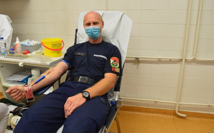 Ismét karjukat nyújtották a tűzoltók