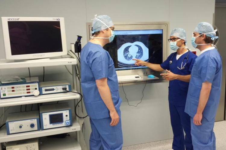 Először végeztek mélyaltatás nélküli tüdőműtétet Magyarországon