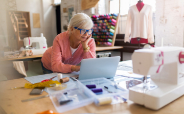 Óriási adócsökkentés kedvez a nyugdíjasoknak