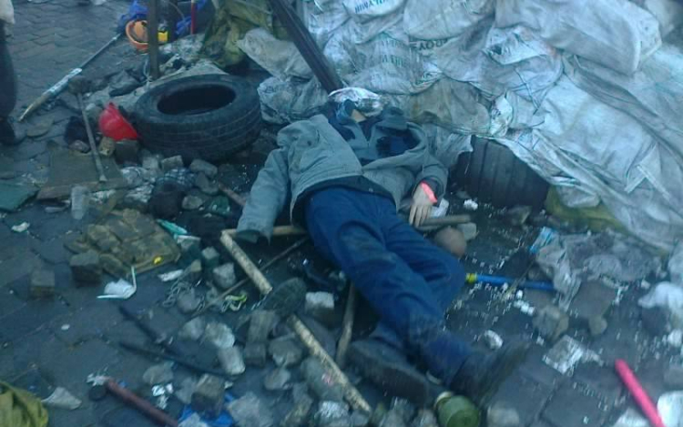 Videó: fiatal lány kért segítséget a kijevi zűrzavarból