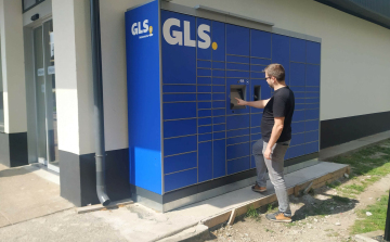 Bokatörő csomagautomata a Jereváni úton