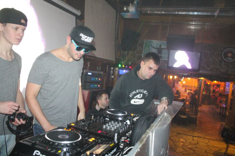 2014.12.02 Lapos-Bahnhof Drop The Chees Dj:Lisztes fotók:árpika 