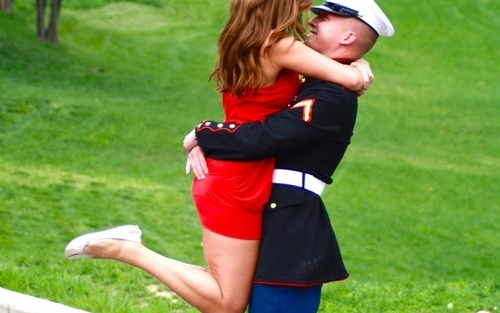 Megható pillanatok: hazaérkeznek a katonák 