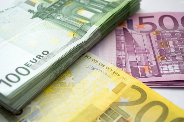 Horvátország az euró bevezetését tervezi, most már turisztikai cégek részvényeit árulja 