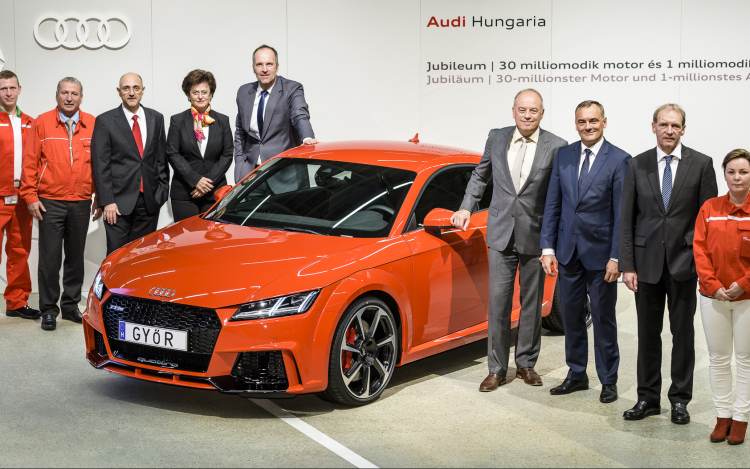 Elkészült a 30 milliomodik motor és az 1 milliomodik autó Győrben