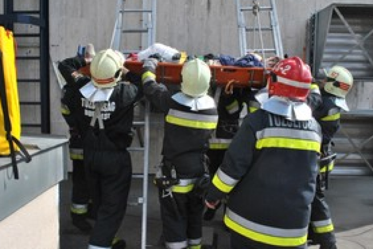 Ezer ember menekült ki egy budapesti kollégiumból